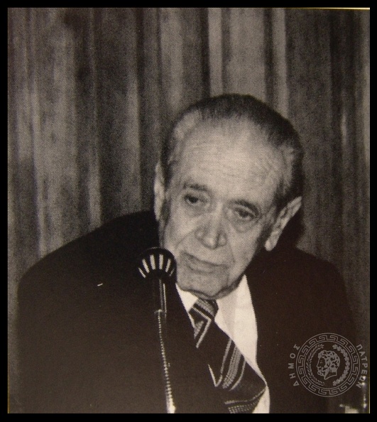 28. Ο Νίκος Πολίτης γεννήθηκε το 1920 στη Λευκάδα. Το 1947, εγκαταστάθηκε στην Πάτρα. Με δική του εισήγηση ιδρύθηκε το Μουσείο Τύπου Πατρών. Εξέδωσε βιβλία που αφορούν την τοπική ιστοριογραφία. Απεβίωσε το 2005.jpg