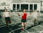 4. O Ευάγγελος Μαυρόπουλος κερδίζει στα 60 μ. σε αγώνες τής Παναχαϊκής στο Γυμναστήριό της το 1931. Ο Μαυρόπουλος ήταν αθλητής και προπονητής τής Παναχαϊκής σε πολλά αθλήματα