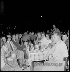 6. Γεύμα στην οικία τού Γεωργίου Παπανδρέου,1962 (φωτό Βασίλης & Αλέξανδρος Τσακιράκης)