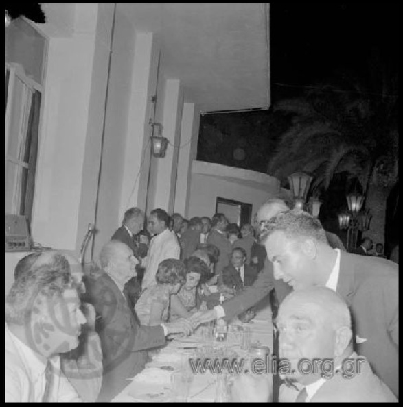 11. Γεύμα στην οικία τού Γεωργίου Παπανδρέου,1962 (φωτό Βασίλης & Αλέξανδρος Τσακιράκης).JPG