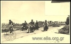 3. Ποδηλατικοί αγώνες Αθηνών - Πατρών. Μοτοσυκλέτες και αυτοκίνητα ως συνοδεία, 1954 (φωτό Νικόλαος Μπούρης)