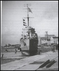 4. Βρετανικό ναρκαλιευτικό τύπου BYMS (από τα τα πρώτα πολεμικά πλοία που έφτασαν στην Πάτρα με τη λήξη τού πολέμου), 1944