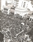 18. Προεκλογική συγκέντρωση Κωνσταντίνου Καραμανλή, 1974 (Πρακτορείο Ηνωμένων Φωτορεπόρτερ)