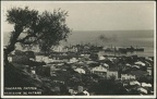 50. Άποψη της Πάτρας προς το λιμάνι. Στην άκρη αριστερά (τα μαύρα δέντρα) διακρίνεται λίγο η πλατεία Όλγας, δεκαετία 1930