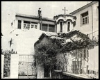 45. Άποψη του Καραμανδάνειου Νοσοκομείου Παίδων με το μικρό ναό στο πραύλιό του