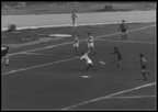 1972 β. Στάδιο Καραϊσκάκη. Ολυμπιακός-Παναχαϊκή (3-2). Πρωτάθλημα Α΄ εθνικής κατηγορίας. Ο Δαβουρλής επιτυγχάνει το 0-1 αμέσως μετά το εναρκτήριο λάκτισμα