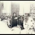 8. Η ομιλία τής δασκάλας Θεοδώρας Μπογδανοπούλου-Κάρπετα σε χριστουγεννιάτικη γιορτή τού σχολείου