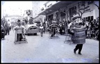 13. Μασκαράτες τού Αλέκου Χαράρη στη Γούναρη, στο ύψος τού κινηματογράφου "Πάνθεον"