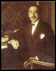 13. Ο Δημήτριος Λιάλιος στο γραφείο του. Ο "Ευρωπαίος συνθέτης από την Πάτρα" γεννήθηκε στην αχαϊκή πρωτεύουσα το Νοέμβριο του 1869. Απεβίωσε στις 13 Μαρτίου 1940. Συνέθεσε περί τα 130 έργα