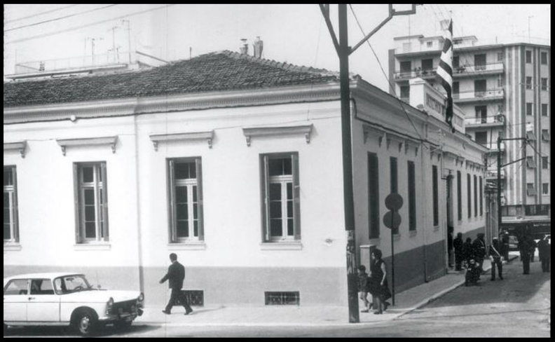 15. Πειραματικό Σχολείο Πατρών. Το πρώτο κτίριο που στέγασε το Πειραματικό βρισκόταν στη Μανιακίου.jpg