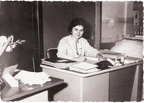 50. Η κυρία Βασιλική Καλλιμάνη εργαζόμενη ως γραμματέας στο πρώτο κατάστημα στην πλατεία Αγίας Λαύρας στο Αίγιο, Οκτώβριος 1964